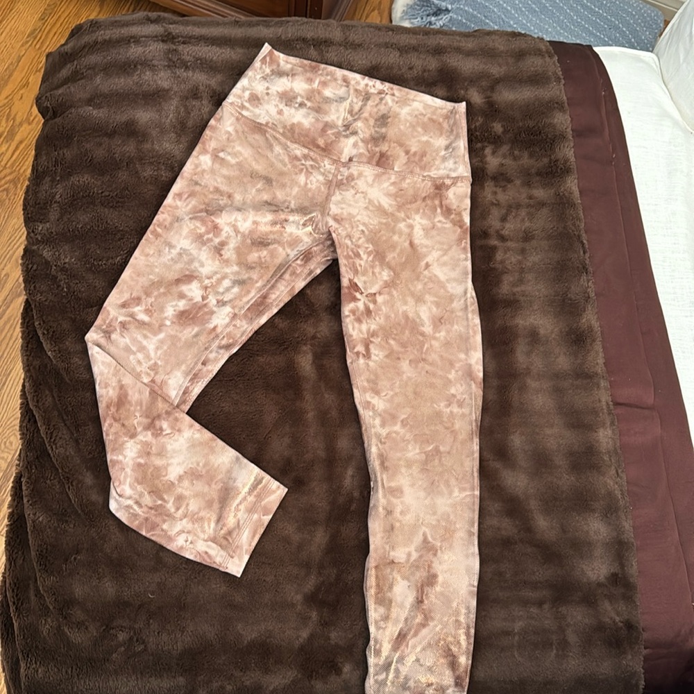 Lululemon - Ltd. Ed. High Rise Shine Size 8-Bought, tried on never worn. New WOT
